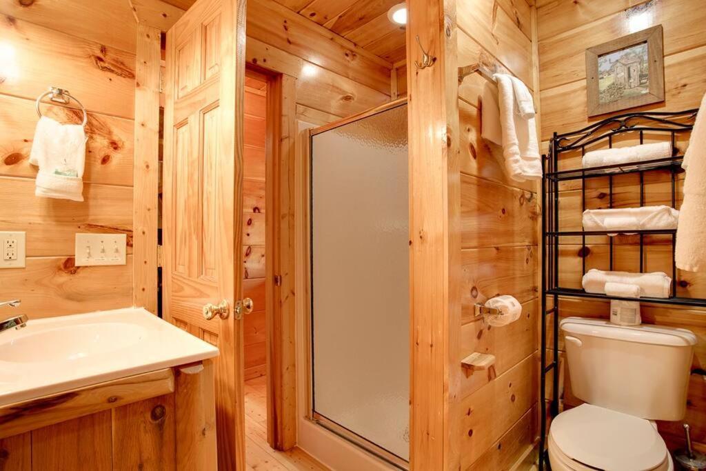 Brave Eagle Cabin Sevierville Pokoj fotografie