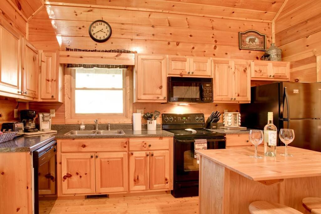 Brave Eagle Cabin Sevierville Pokoj fotografie
