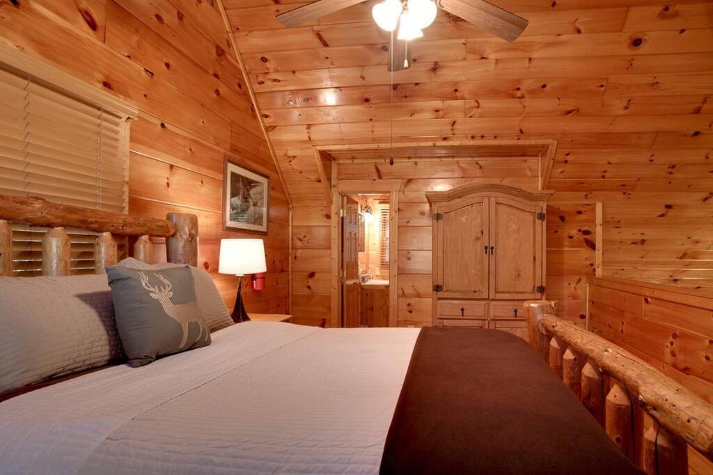 Brave Eagle Cabin Sevierville Pokoj fotografie