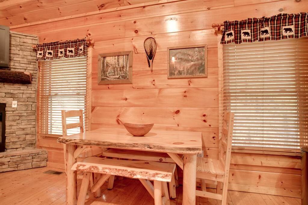 Brave Eagle Cabin Sevierville Pokoj fotografie