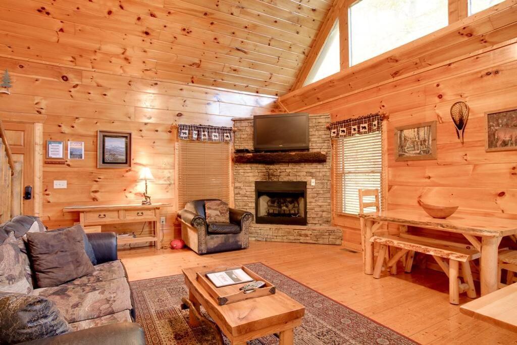 Brave Eagle Cabin Sevierville Pokoj fotografie