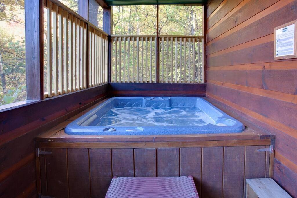 Brave Eagle Cabin Sevierville Pokoj fotografie