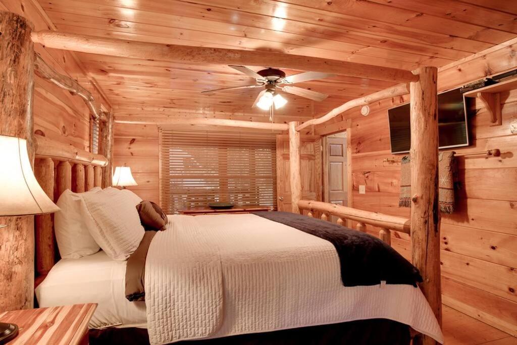 Brave Eagle Cabin Sevierville Pokoj fotografie