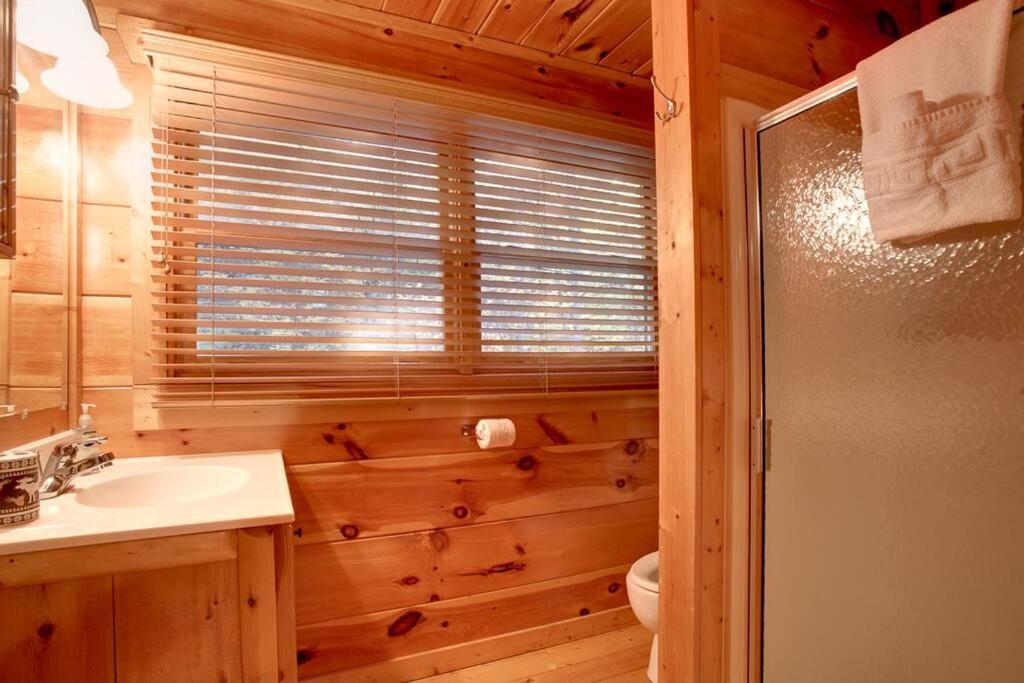 Brave Eagle Cabin Sevierville Pokoj fotografie